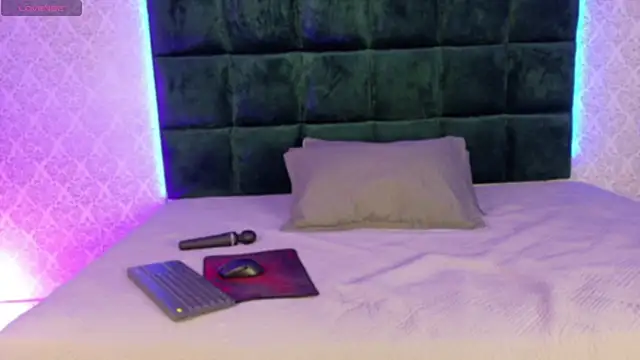 BeccaReedd online show from 09/30/25, 03:00