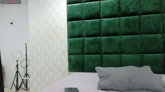 BeccaReedd online show from 10/04/25, 03:04