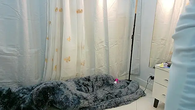 BeccaReedd online show from 12/15/25, 03:00