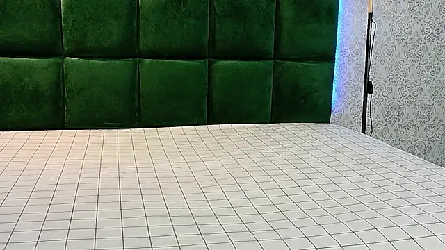 BeccaReedd online show from 12/16/25, 03:33