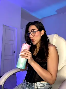 Snapshot of julieta_jhonss chatting on 10/04/25, 01:25 julieta jhonss online show from 10/04/25, 01:25