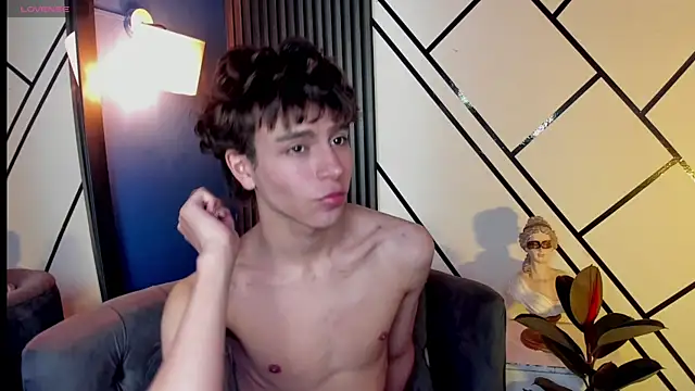 Christopher 77 online show from 10/07/25, 02:03