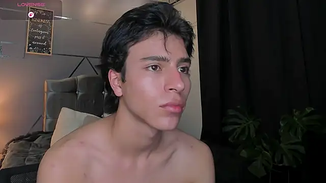 Christopher 77 online show from 11/06/25, 03:57