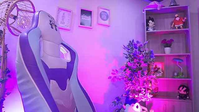 Snapshot of chloe_moons_ chatting on 02/28/26, 03:13 chloe moons online show from 02/28/26, 03:13