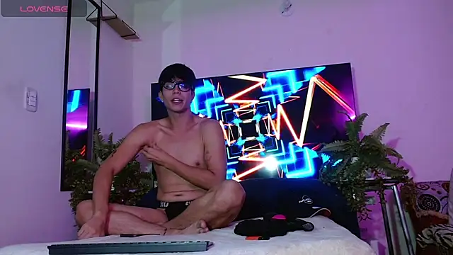 Dylann west online show from 04/25/26, 04:26