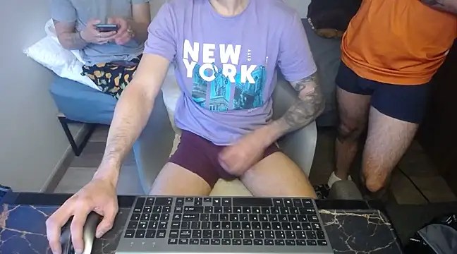 Snapshot of bossking017 chatting on 01/19/25, 04:57 bossking017 online show from 01/19/25, 04:57