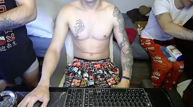 Snapshot of bossking017 chatting on 02/08/25, 12:17 bossking017 online show from 02/08/25, 12:17