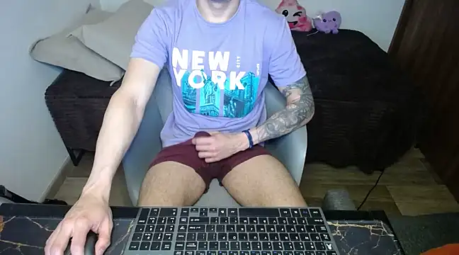 Snapshot of bossking017 chatting on 02/17/25, 11:02 bossking017 online show from 02/17/25, 11:02