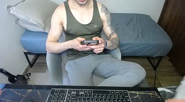 Snapshot of bossking017 chatting on 03/03/25, 12:48 bossking017 online show from 03/03/25, 12:48