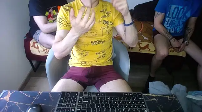 Snapshot of bossking017 chatting on 03/16/25, 07:17 bossking017 online show from 03/16/25, 07:17