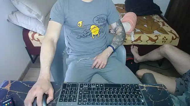 Snapshot of bossking017 chatting on 03/17/25, 03:18 bossking017 online show from 03/17/25, 03:18