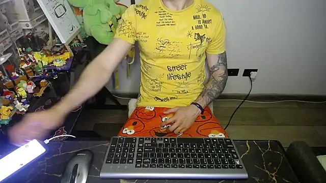 Snapshot of bossking017 chatting on 09/09/25, 04:01 bossking017 online show from 09/09/25, 04:01