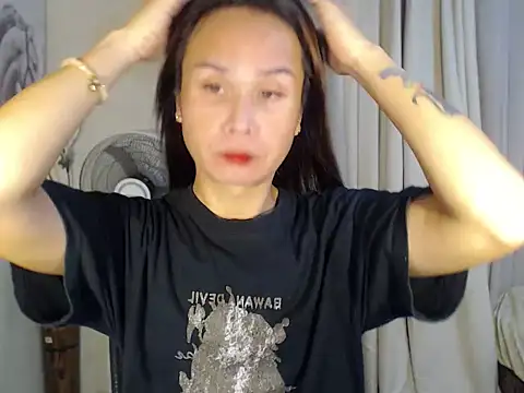 holly bitch online show from 04/06/26, 01:25