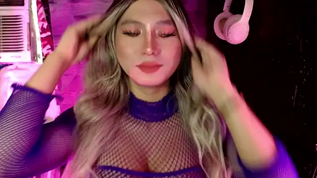 UrhotlucyTS online show from 11/01/25, 06:59