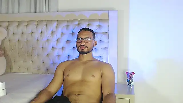 Snapshot of marcusblade chatting on 12/01/25, 10:26 marcusblade online show from 12/01/25, 10:26