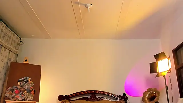 Snapshot of nonbinaryangel chatting on 05/22/26, 01:35 nonbinaryangel online show from 05/22/26, 01:35