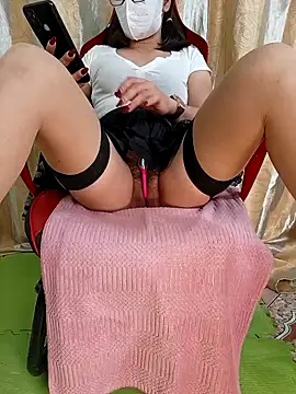 Snapshot of Mizzu-mi chatting on 11/28/25, 02:42 Mizzu-mi online show from 11/28/25, 02:42