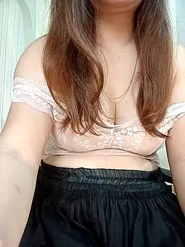 Snapshot of Lam-Di chatting on 11/24/25, 06:07 Lam-Di online show from 11/24/25, 06:07