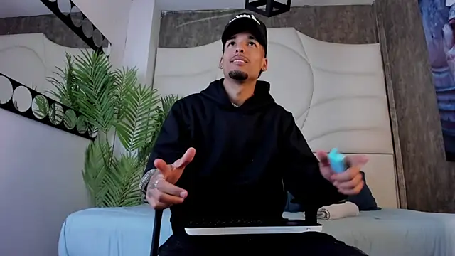 Thiagoferreti online show from 10/27/25, 07:29