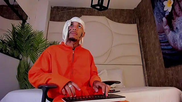 Thiagoferreti online show from 10/31/25, 07:59