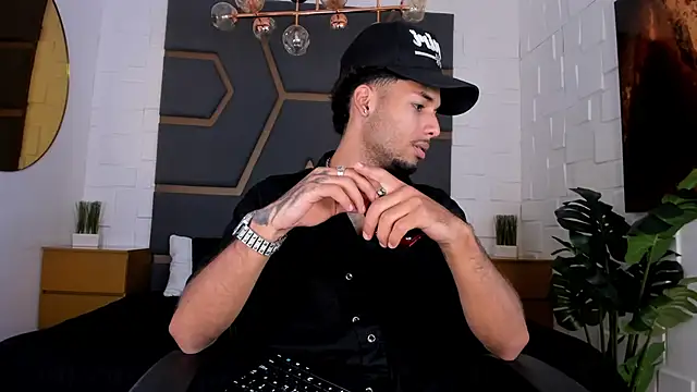 Thiagoferreti online show from 11/04/25, 07:24