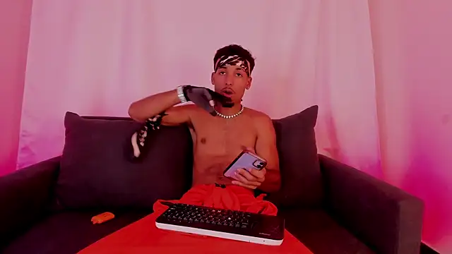 Thiagoferreti online show from 11/06/25, 07:37