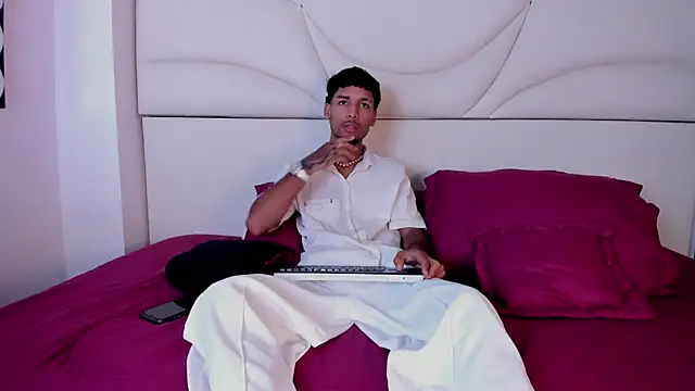 Thiagoferreti online show from 11/10/25, 08:08