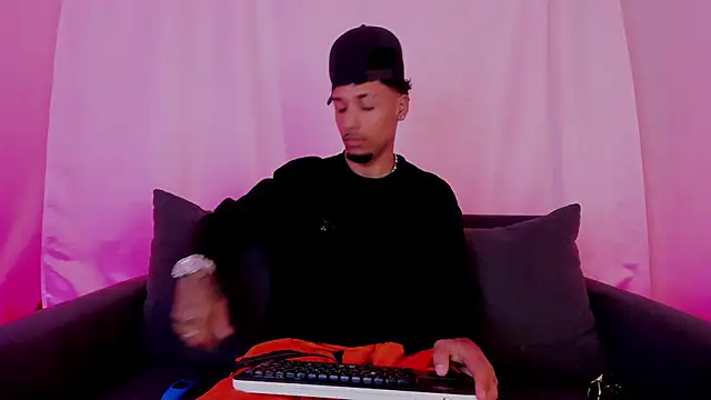 Thiagoferreti online show from 11/13/25, 07:57