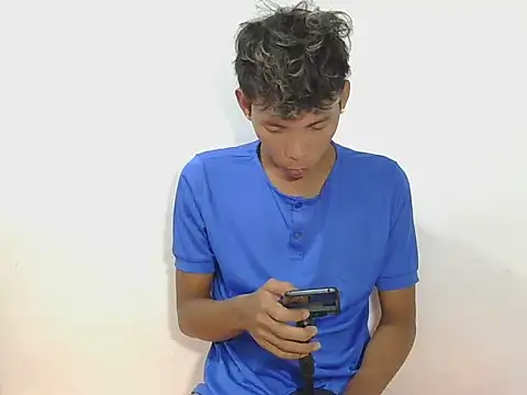 Snapshot of isanxxx chatting on 10/15/25, 01:39 isanxxx online show from 10/15/25, 01:39