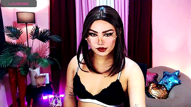 Snapshot of Unique_Maya chatting on 10/24/25, 08:00 Unique Maya online show from 10/24/25, 08:00