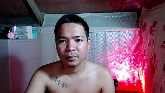 Snapshot of MANIACasianX chatting on 10/01/25, 10:10 MANIACasianX online show from 10/01/25, 10:10