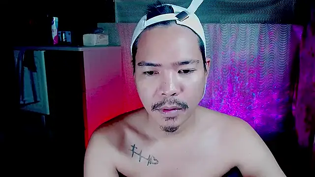 Snapshot of MANIACasianX chatting on 10/17/25, 10:40 MANIACasianX online show from 10/17/25, 10:40