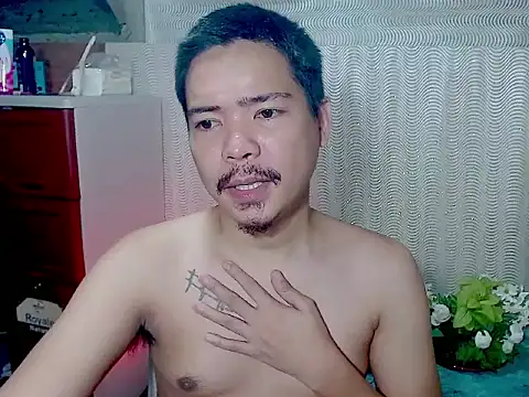 Snapshot of MANIACasianX chatting on 10/19/25, 11:22 MANIACasianX online show from 10/19/25, 11:22