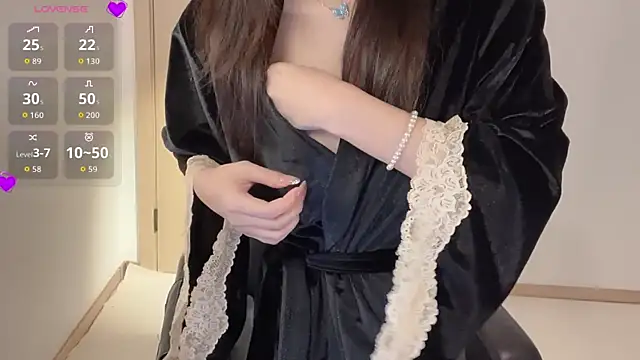 Snapshot of Seraphina-se chatting on 12/04/25, 04:27 Seraphina-se online show from 12/04/25, 04:27