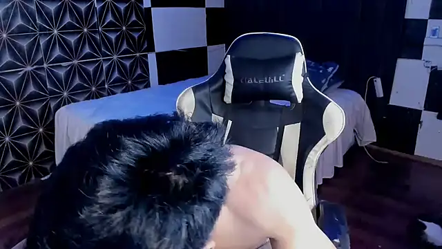 Snapshot of AsianHotBODYY chatting on 10/07/25, 04:20 AsianHotBODYY online show from 10/07/25, 04:20