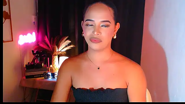 Snapshot of Lorainnelustts chatting on 11/27/25, 01:13 Lorainnelustts online show from 11/27/25, 01:13