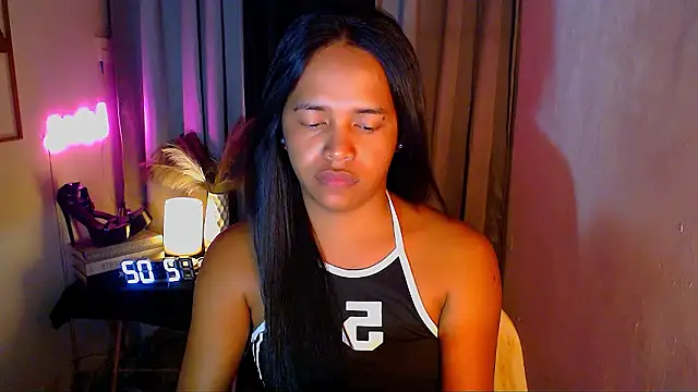 Lorainnelustts online show from 02/02/26, 07:40