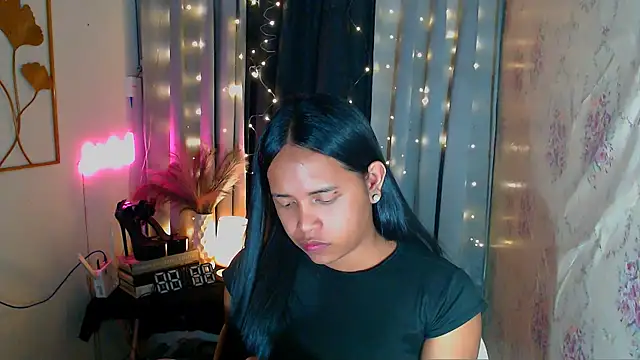 Lorainnelustts online show from 02/19/26, 02:02