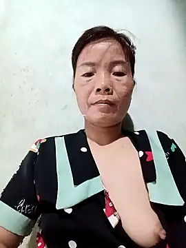 Snapshot of Harmony92 chatting on 10/27/25, 12:04 Harmony92 online show from 10/27/25, 12:04