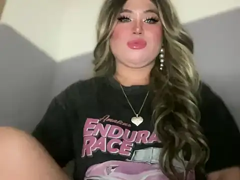 Snapshot of Naughtyrosecum chatting on 10/03/25, 01:52 Naughtyrosecum online show from 10/03/25, 01:52