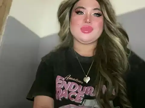 Snapshot of Naughtyrosecum chatting on 11/08/25, 03:12 Naughtyrosecum online show from 11/08/25, 03:12