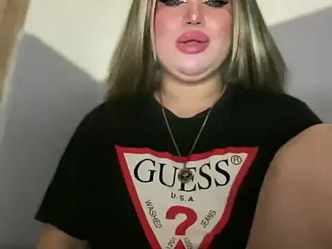 Snapshot of Naughtyrosecum chatting on 11/11/25, 03:12 Naughtyrosecum online show from 11/11/25, 03:12