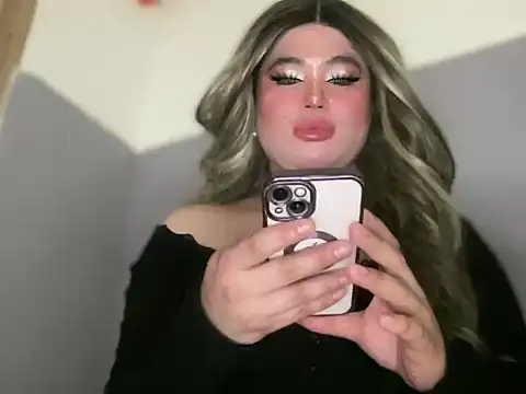 Snapshot of Naughtyrosecum chatting on 11/29/25, 01:36 Naughtyrosecum online show from 11/29/25, 01:36