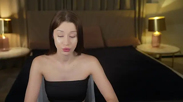 Snapshot of Selena_Glow chatting on 09/14/25, 06:29 Selena Glow online show from 09/14/25, 06:29