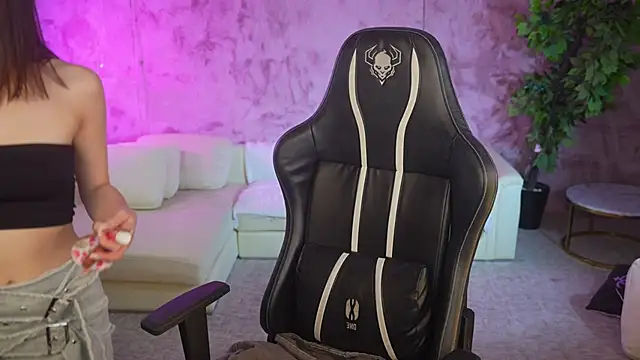 Snapshot of Selena_Glow chatting on 10/05/25, 06:39 Selena Glow online show from 10/05/25, 06:39