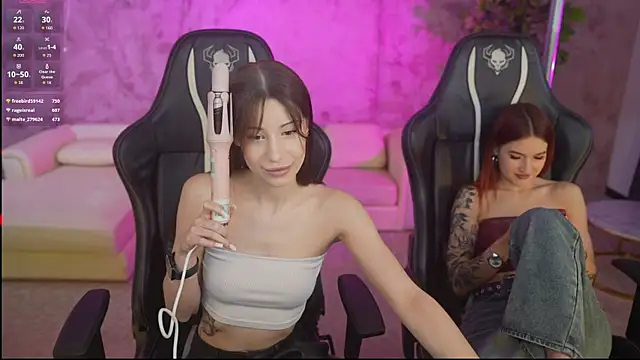 Snapshot of Selena_Glow chatting on 11/26/25, 11:39 Selena Glow online show from 11/26/25, 11:39