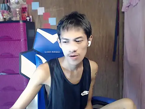 Snapshot of riks_tyler chatting on 07/17/26, 10:44 riks tyler online show from 07/17/26, 10:44