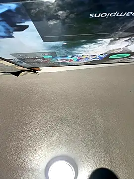 aavrdvh33 online show from 10/04/25, 11:03