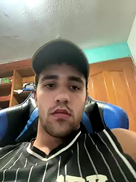 aavrdvh33 online show from 11/12/25, 12:22