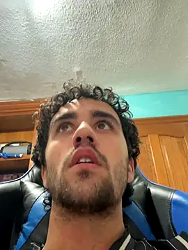 aavrdvh33 online show from 12/14/25, 01:55